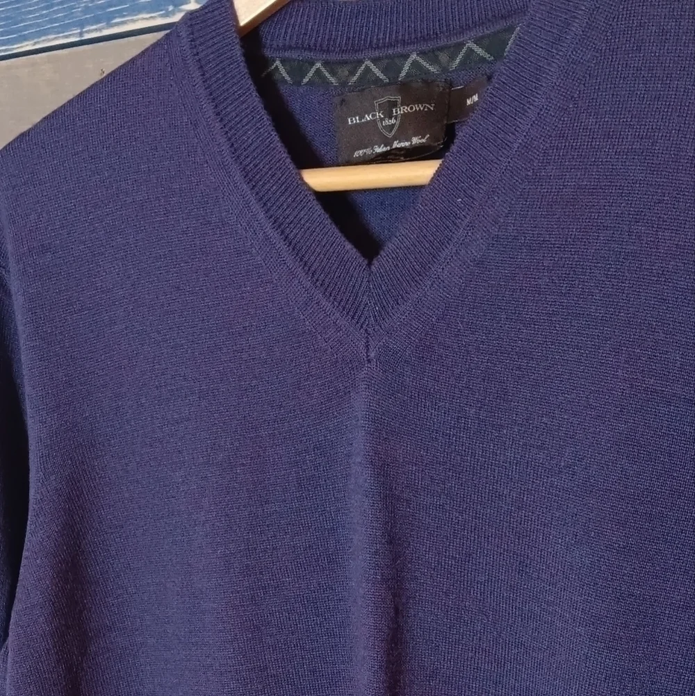 Black Brown 1826 M Made it Italy Merino Wool v-neck sweater purple